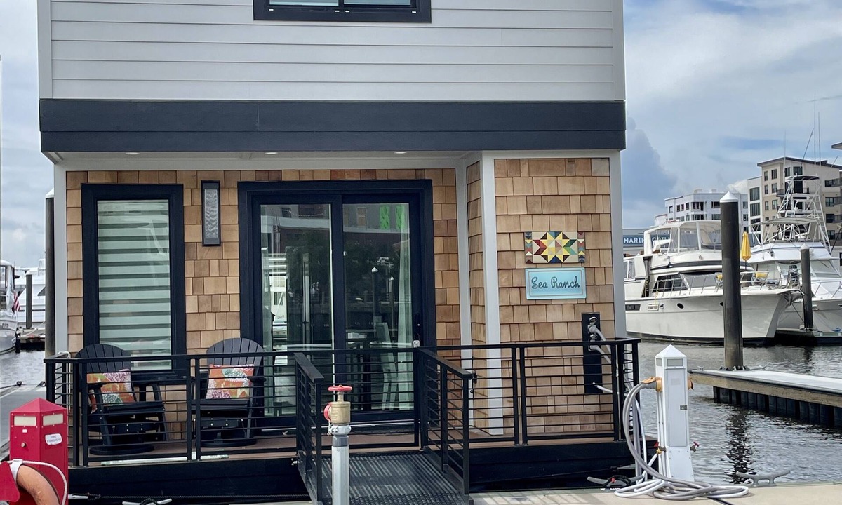 River District Boat Rental | Unique deluxe houseboat at Port City Marina named the “Sea Ranch”
