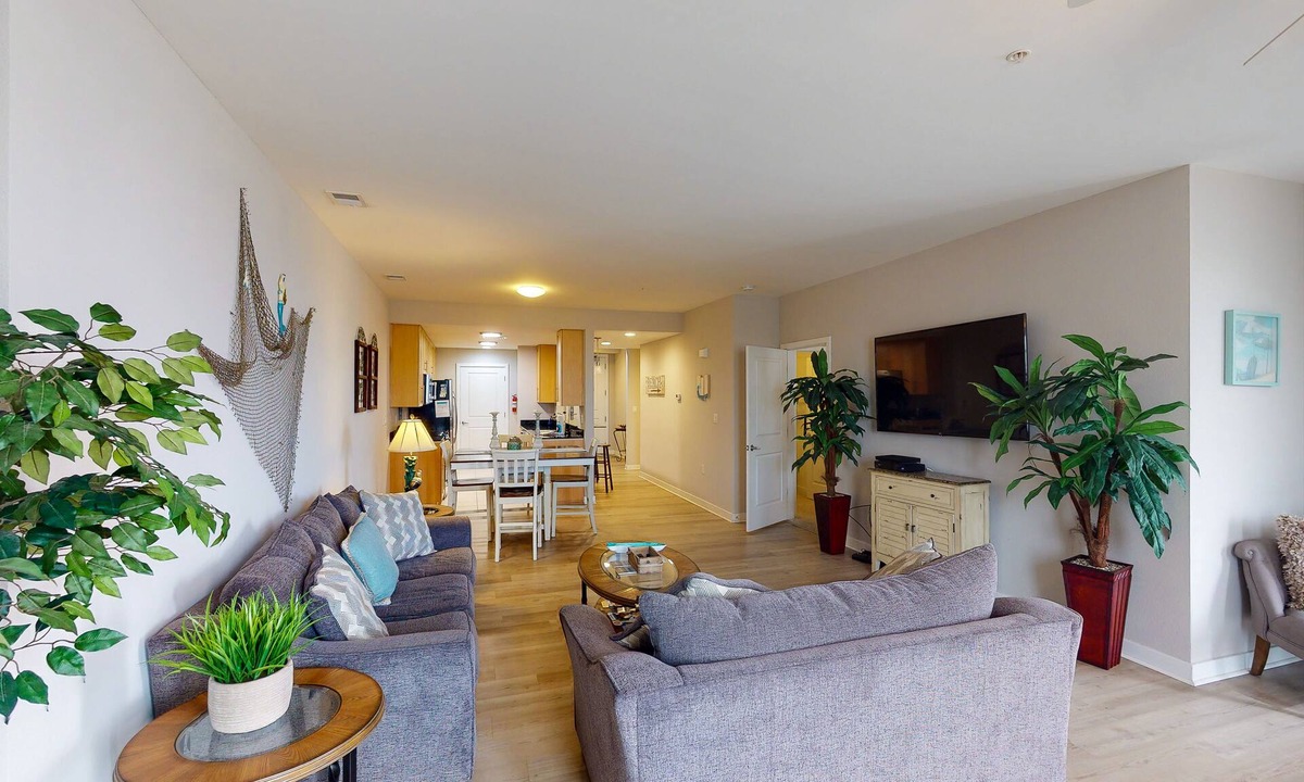 Sandbridge Condo | Updated condo with balcony & pools - steps to the beach