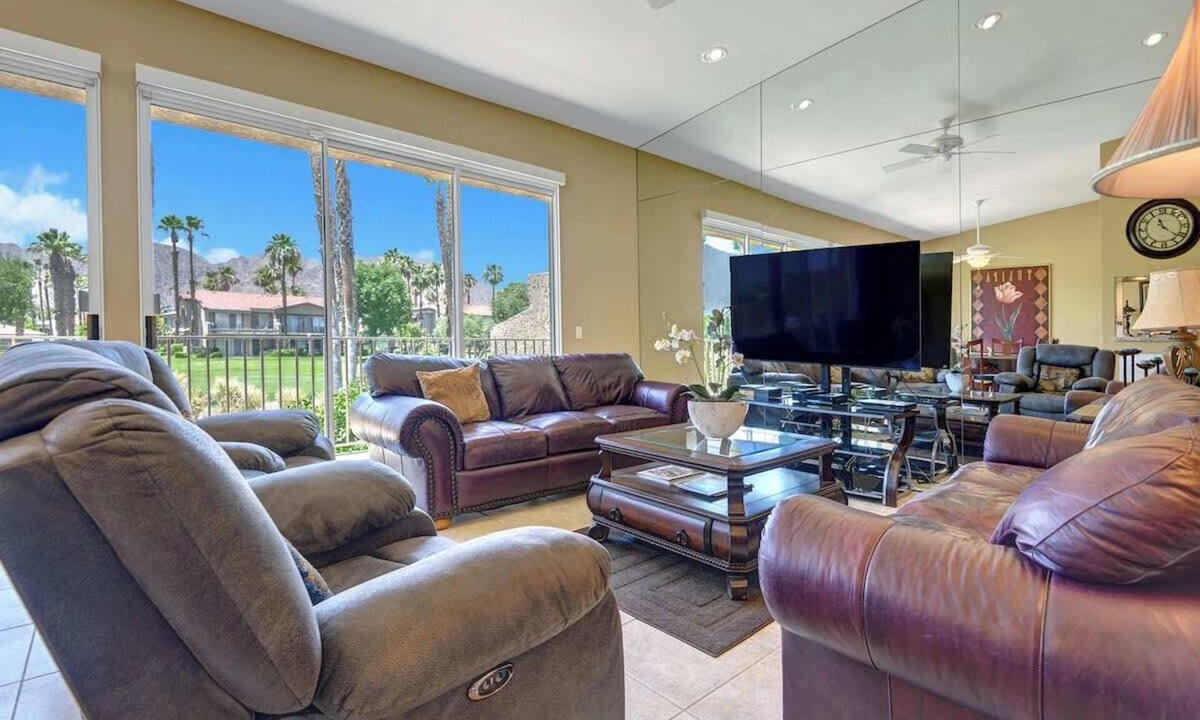 La Quinta Condo | Updated condo with PGA golf course, mountain views