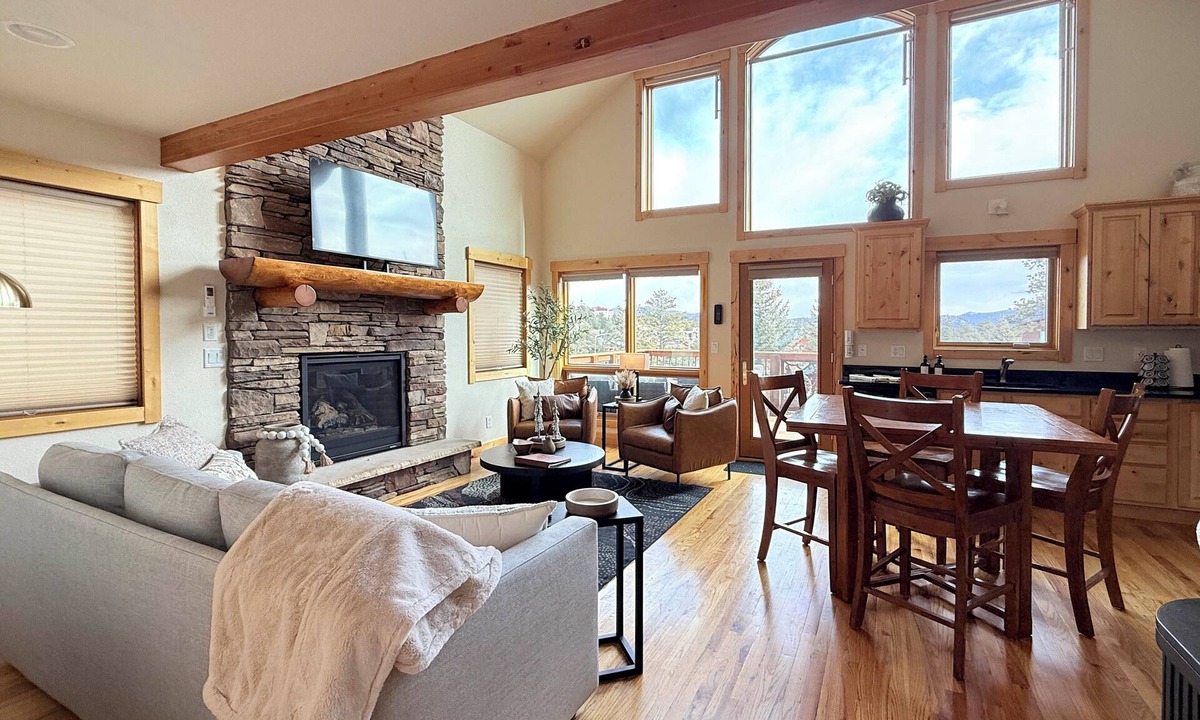 Estes Park House | Updated & Spacious Lodge in Heart of Estes Park!