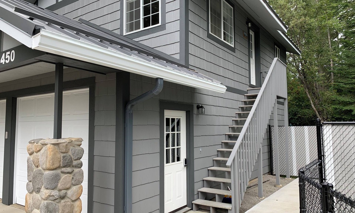 Sagle House | Upstairs Getaway by Steve & Pat