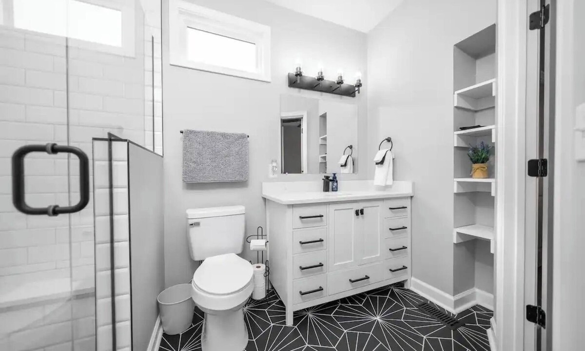 Fountain Square House | Uptown Vibe, Downtown Location - Sleeps 6
