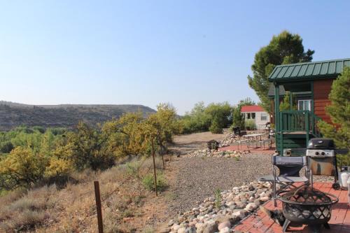 Cherry Resort | Verde Valley Canyon View Cottage 3