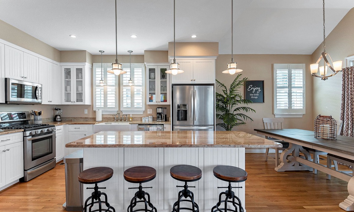 Northeast Virginia Beach House | Vibe District Beach House/Walk To Oceanfront