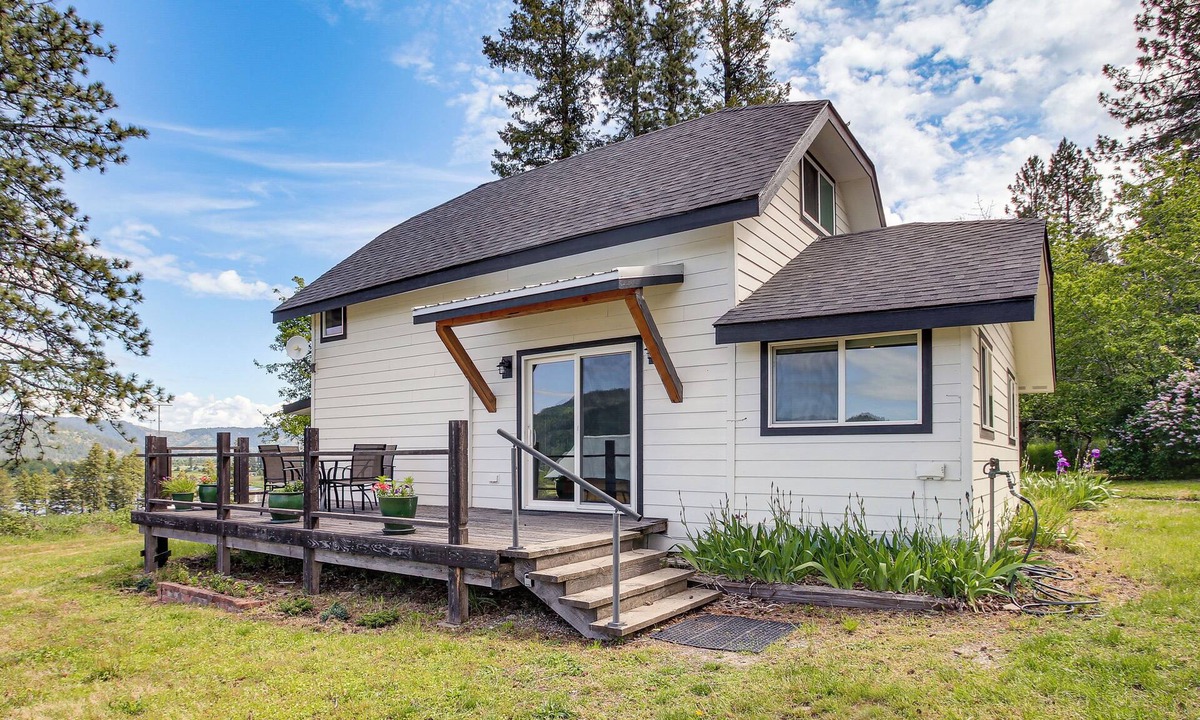 Cataldo House | View of Trail of the Coeur d' Alene & CDA Rivers