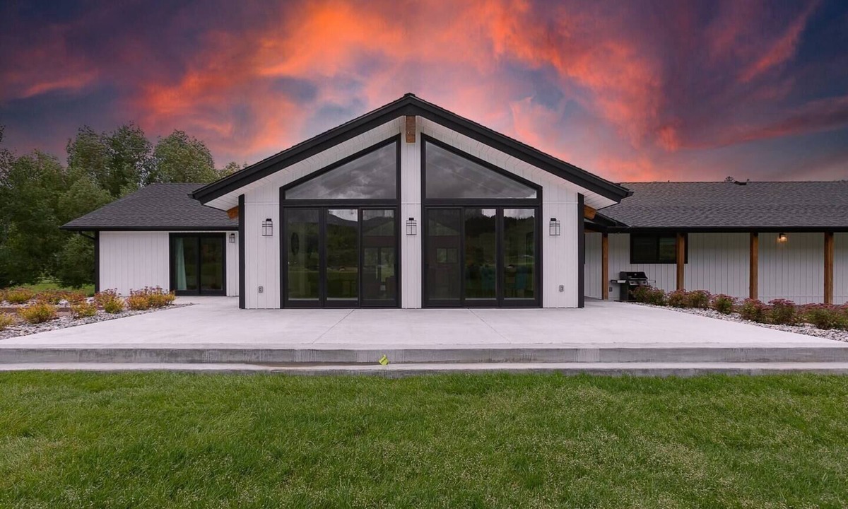 Alpine House | ViewTopia - On 35 Acres Salt River - Trail Riding