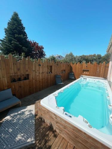 Ghisonaccia Villa | Villa avec piscine entièrement rénovée à 5min de la plage de pinia