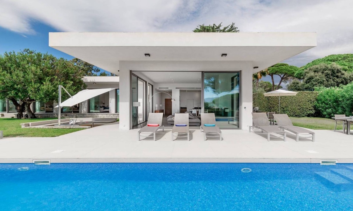Porticcio House | Villa California - 6 bedrooms, swimming pool with lap lane and beach access on foot