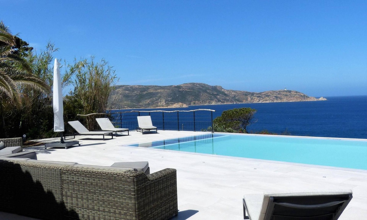 Calvi Villa | Villa Calvi, 100 m seaside, 800 m Cité, 235m², heated swimming pool