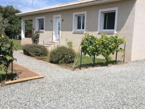 Ghisonaccia Villa | VILLA climatisée tout confort Proche mer et montagne 3 chbres