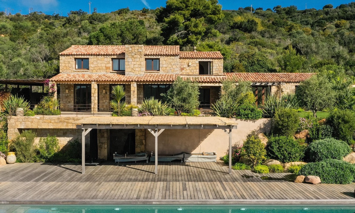 Coti-Chiavari Villa | Villa FUATAISE, an exceptional property, right on the waterfront