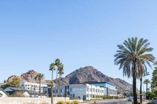 Camelback East House | Villa Green Condo