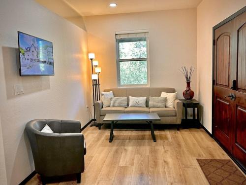 Prescott House | Villa Hermosa- Guest Quarters