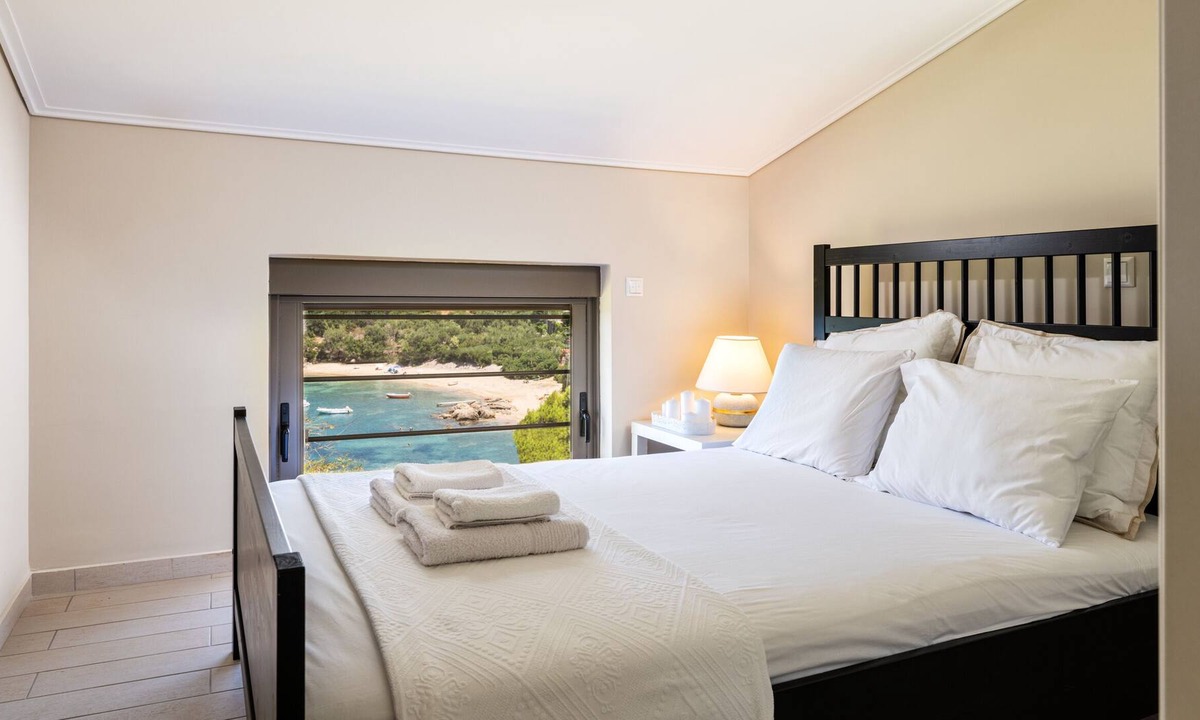 Tragana House | Villa Idyle-Luxury Beachfront Property
