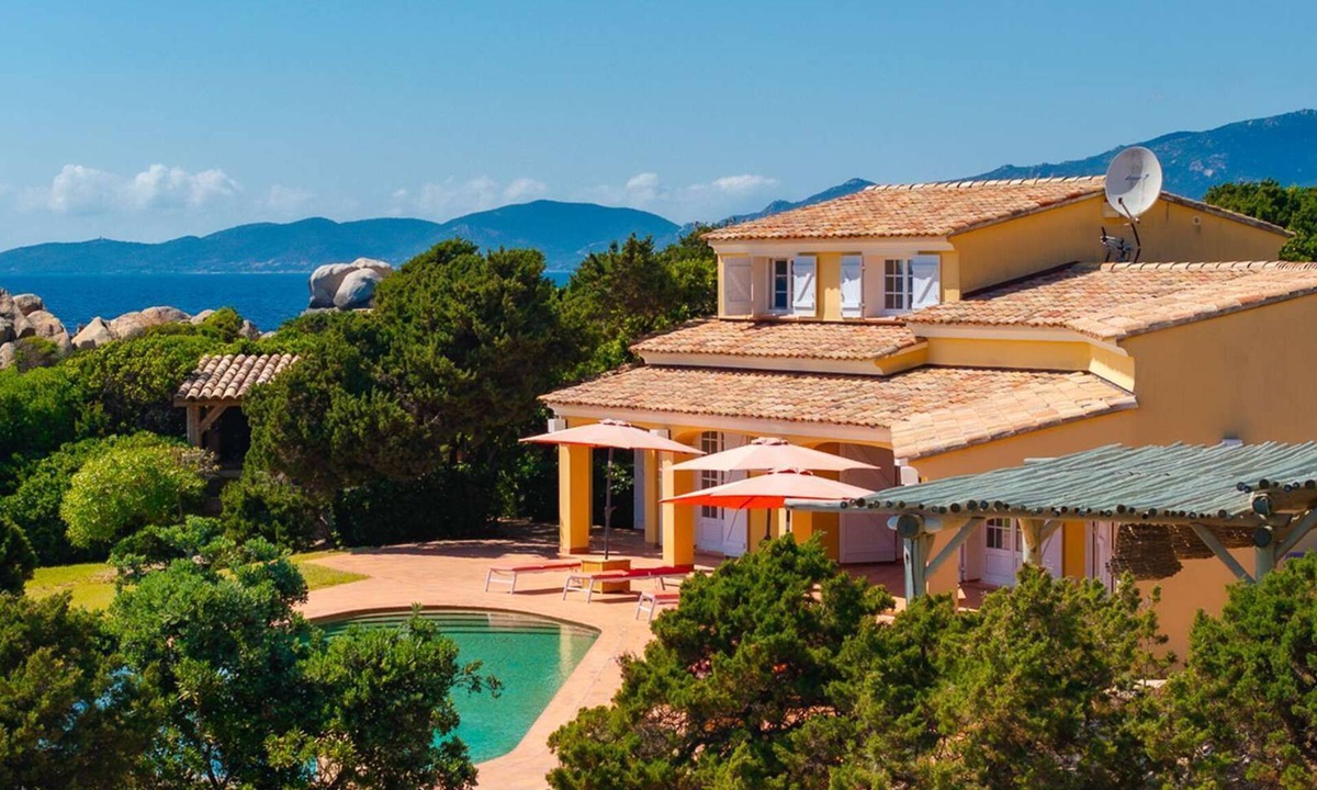 Isolella House | VILLA ISOLELLA-4 bedrooms, feet in the water Presqu'ile de L'ISOLELLA