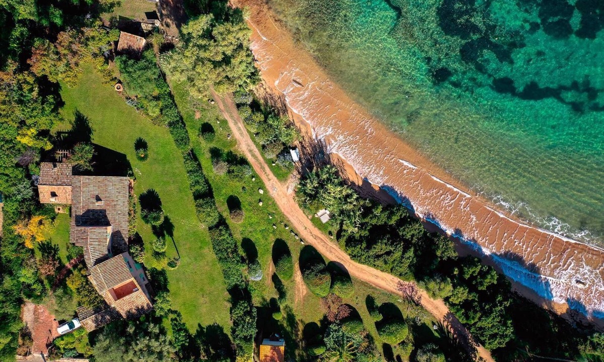 Porticcio House | VILLA LUNA- 5 bedrooms, right on the water, beach access on foot