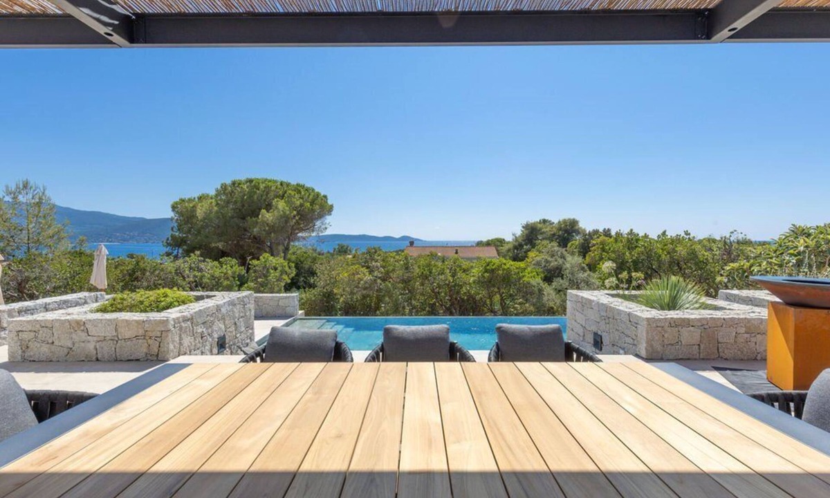 Pietrosella House | VILLA MAGUY – 3 Bedrooms, Swimming Pool, Quiet and Secluded Location