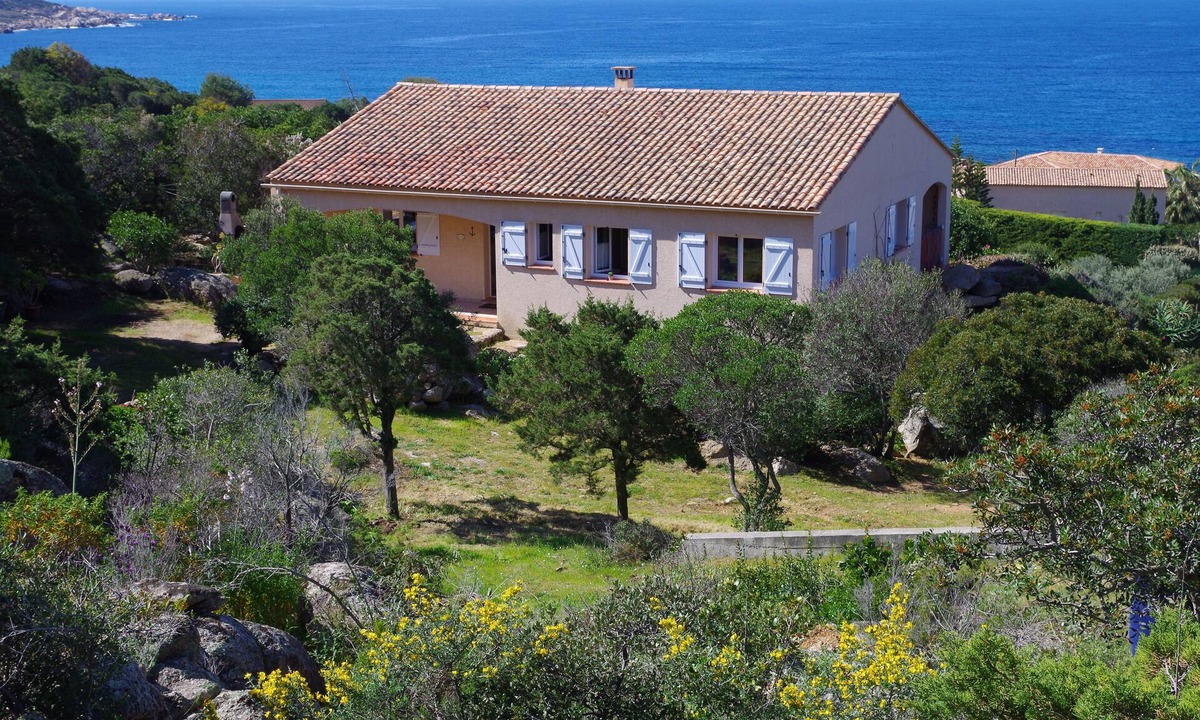 Tizzano Villa | villa marina , climatised,wi-fi, private garden and parking.