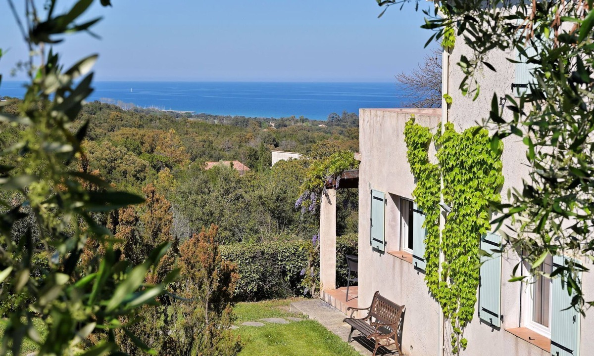 Cervione House | Villa mit Meerblick U Castagnu in geschützter Natur by Interhome