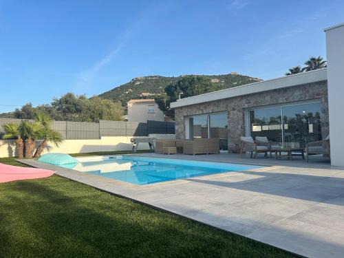 Calvi Villa | Villa neuve avec piscine 3 chambres 140 m2