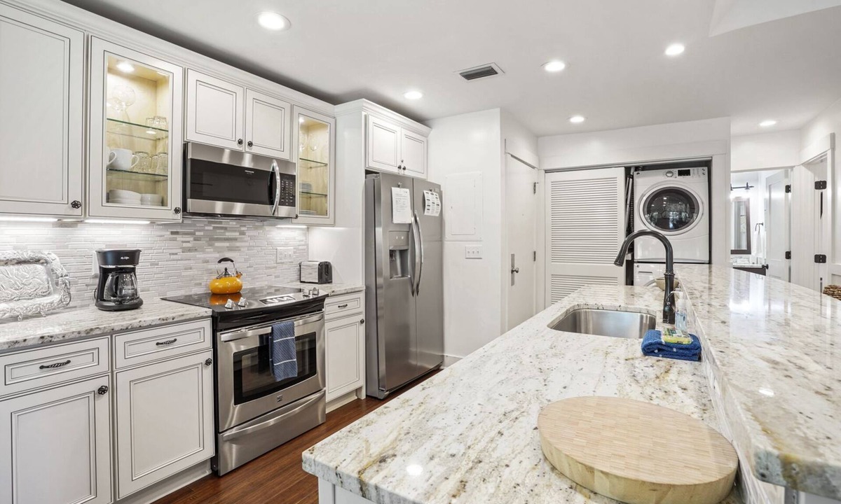Kiawah Island Villa | Villa Overlooking Roy Barth Tennis Courts- 5 Minute Walk to Beach
