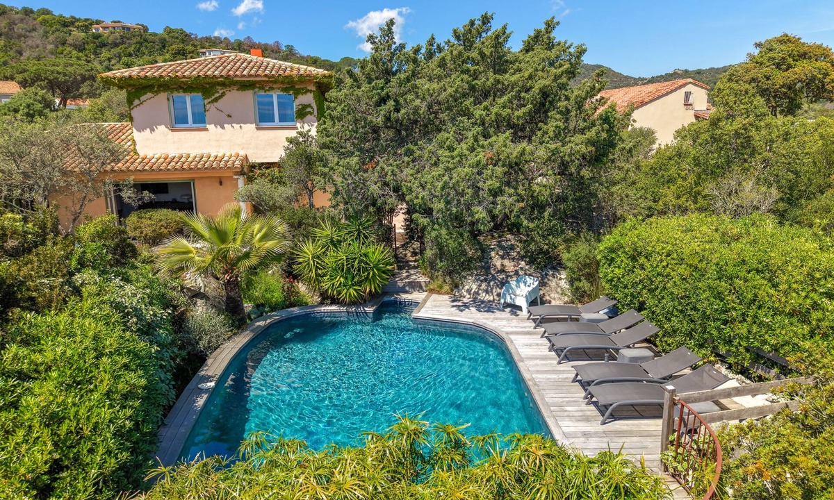 Santa Giulia Villa | villa private pool heated 5 minutes to beautiful beach parking pass high season