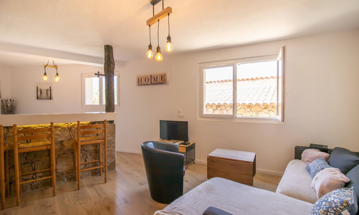 Molini Villa | Villa 'Solsticia' with Wi-Fi and Air Conditioning
