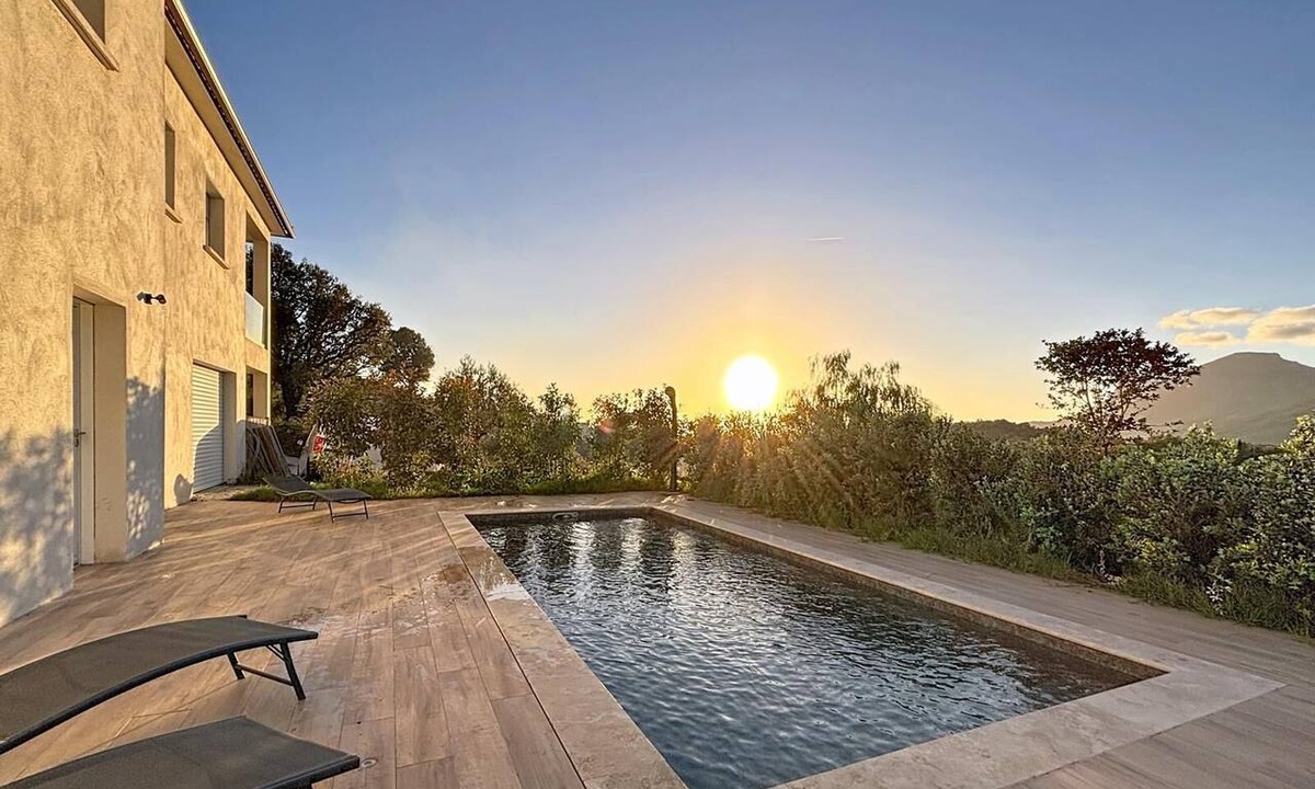 Valpaja House | Villa with a pool