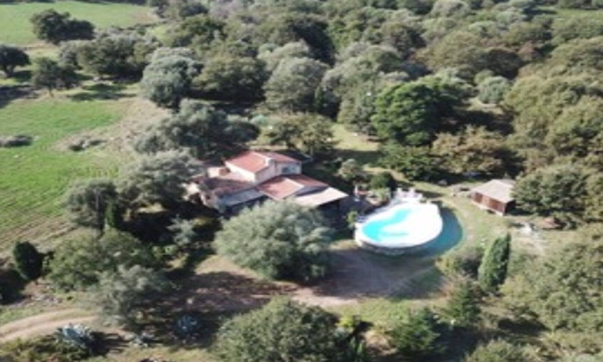 Belgodere House | VILLA WITH POOL AT THE END OF THE WORLD