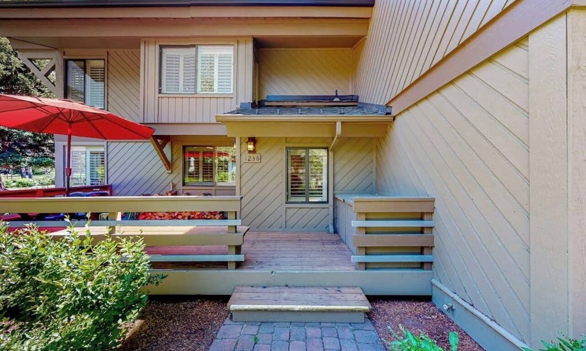 Sun Valley Condo | Villager Retreat | Condo in Sun Valley with a wood-burning fireplace