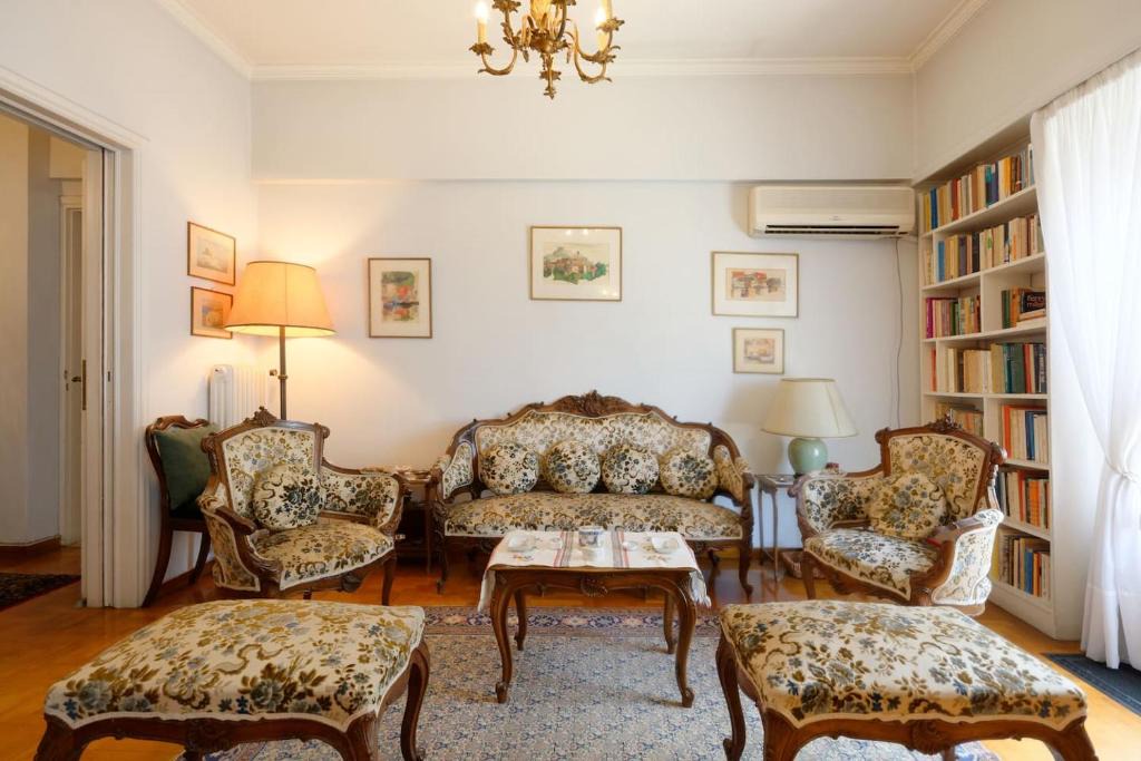 Pangrati Apartment | Vintage Artistic Apartment