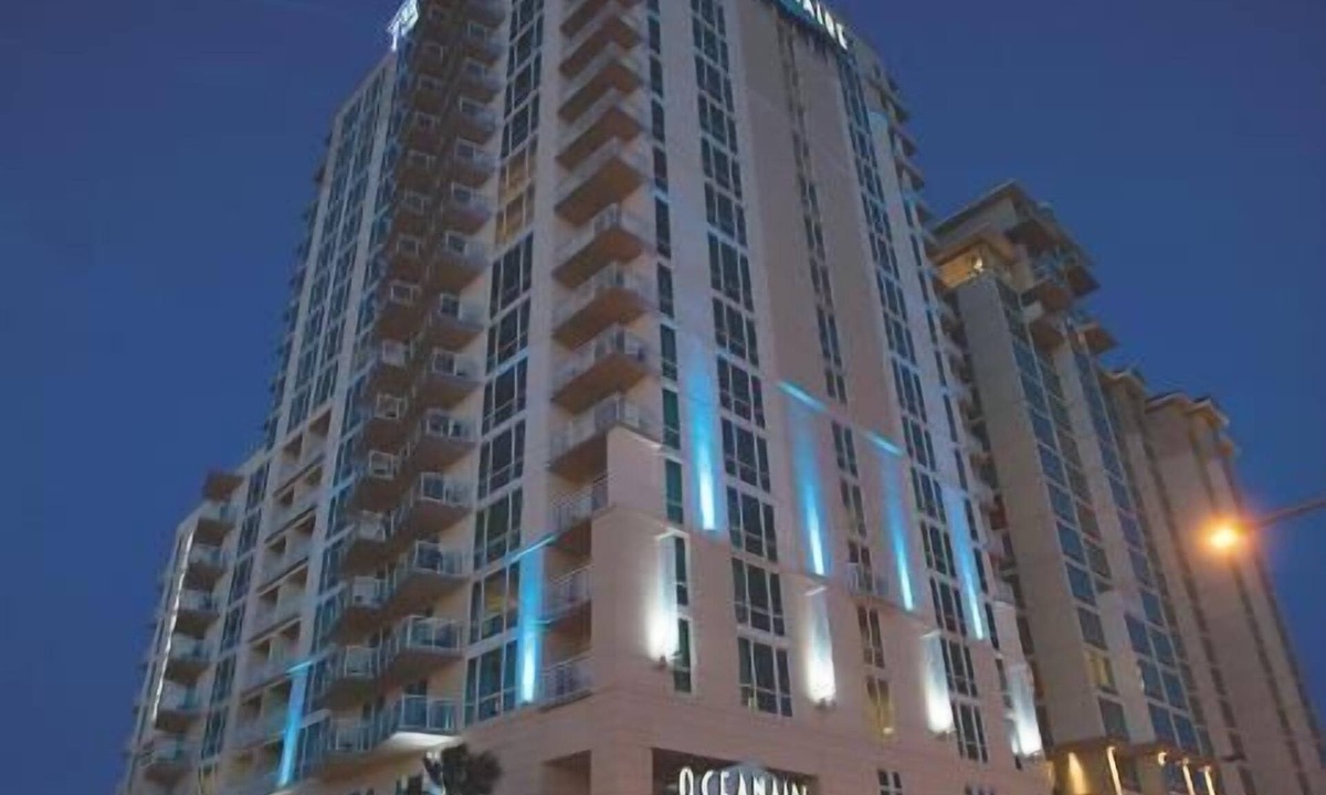 Northeast Virginia Beach Villa | Virginia Beach | Oceanfront Deluxe Stay | Pool & Beach | 2BR