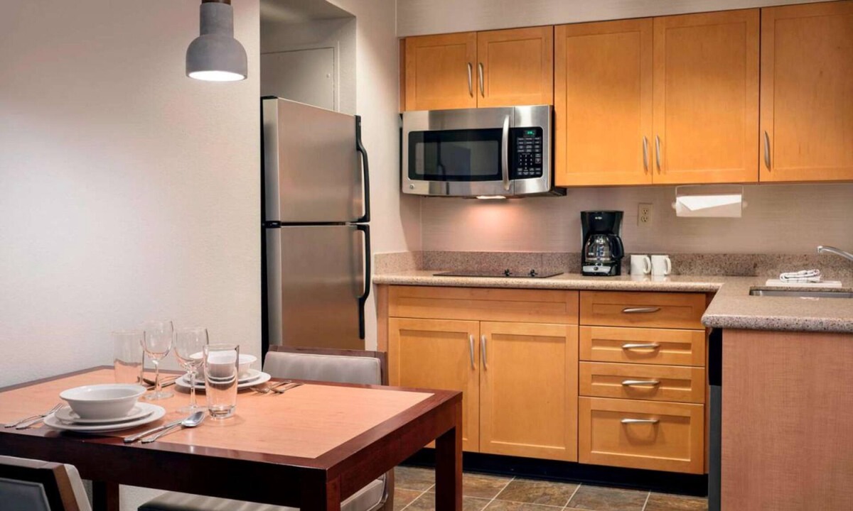 South Scottsdale Apartment | Visit Copper Square & Phoenix Art Museum! Pet-friendly, Kitchen, Self Parking!