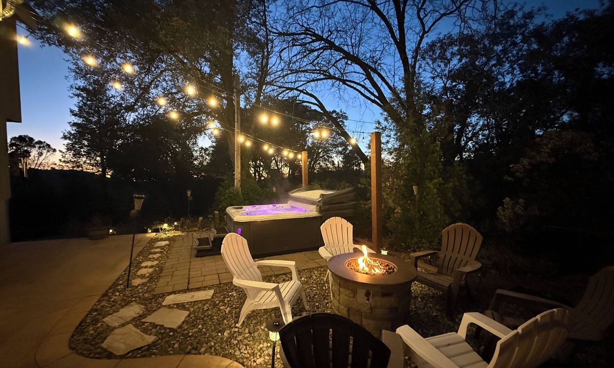 Oakhurst House | Vista Chalet-Yosemite and Bass Lake getaway with Tesla charger