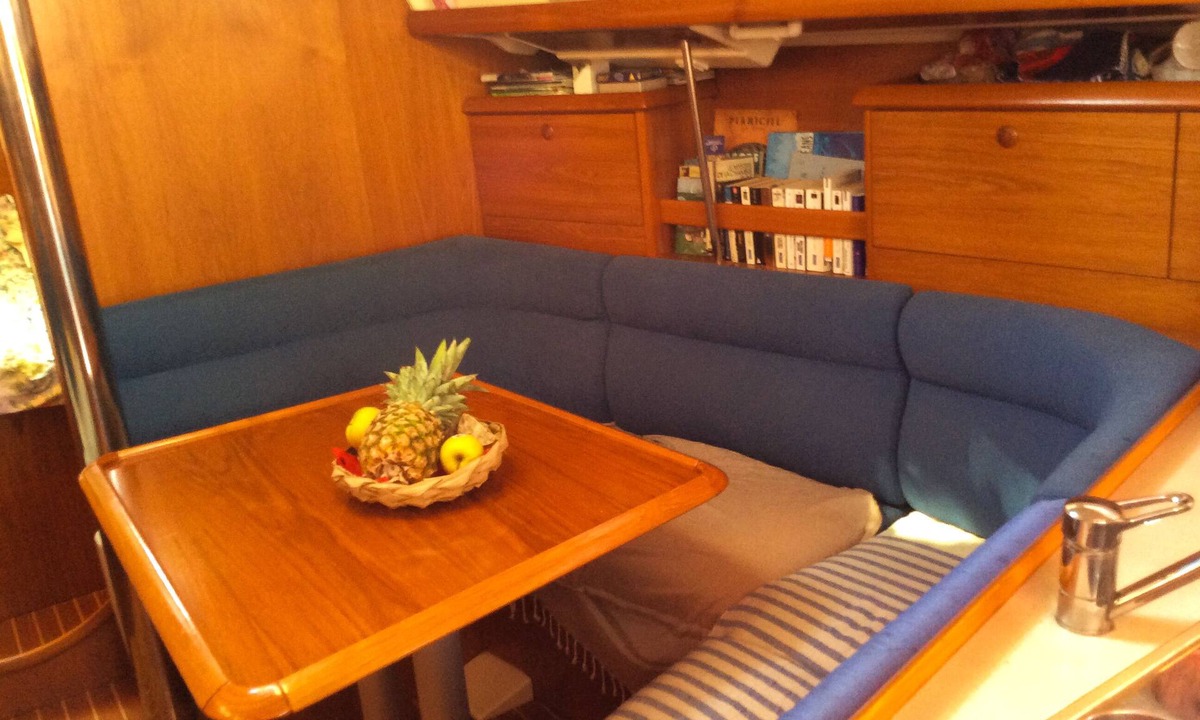 Propriano Boat Rental | Voilier Confortable, Vue sur le Golfe, au Coeur de Propriano et Plage à Pied