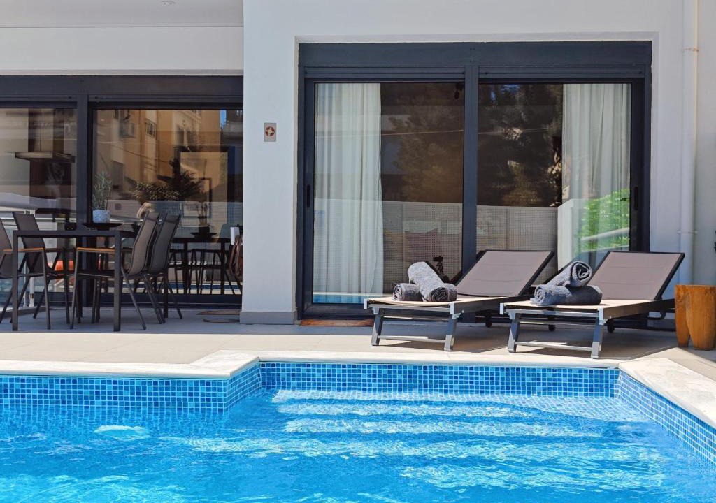 Voula Apartment | Voula Private Pool, Beach, Home cinema Apartment