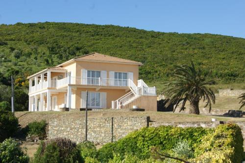 Santa-Severa Apartment | Vue sur mer - Appartement Les Pins