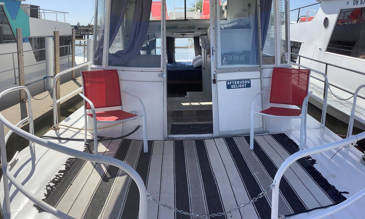 Port Clinton Boat Rental | Wake up ON the lake aboard Afternoon Delight