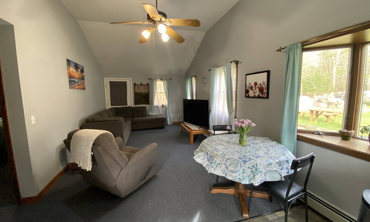 Kenyon Apartment | Wakefield one bedroom apartment- 5 minutes to the beach!