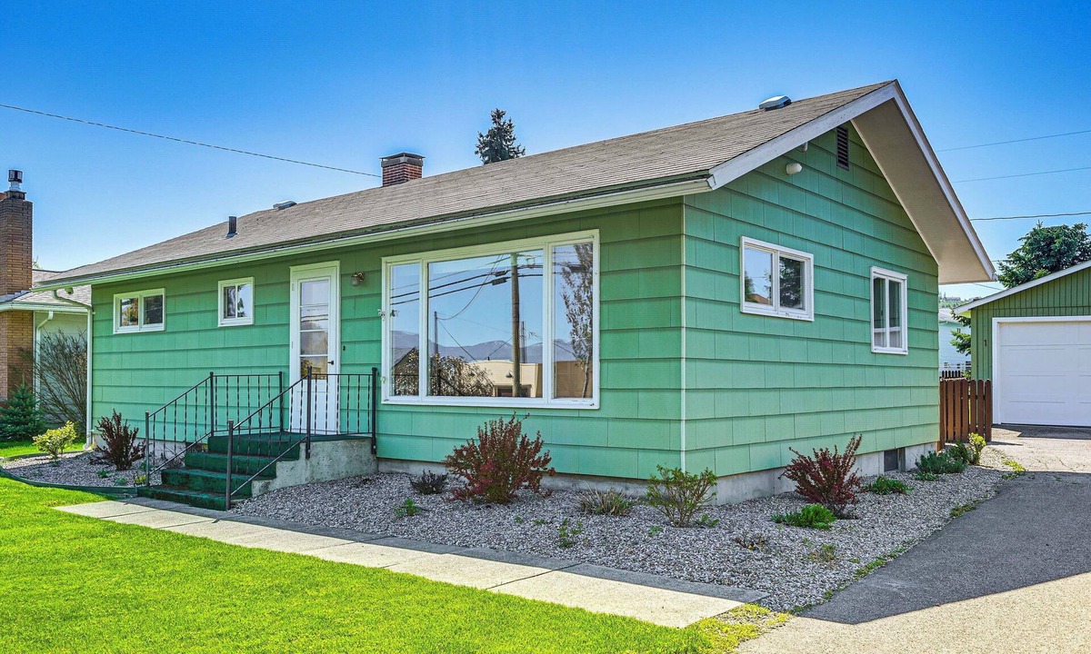 Polson House | Walk to Flathead Lake: Airy Home w/Mtn Views!
