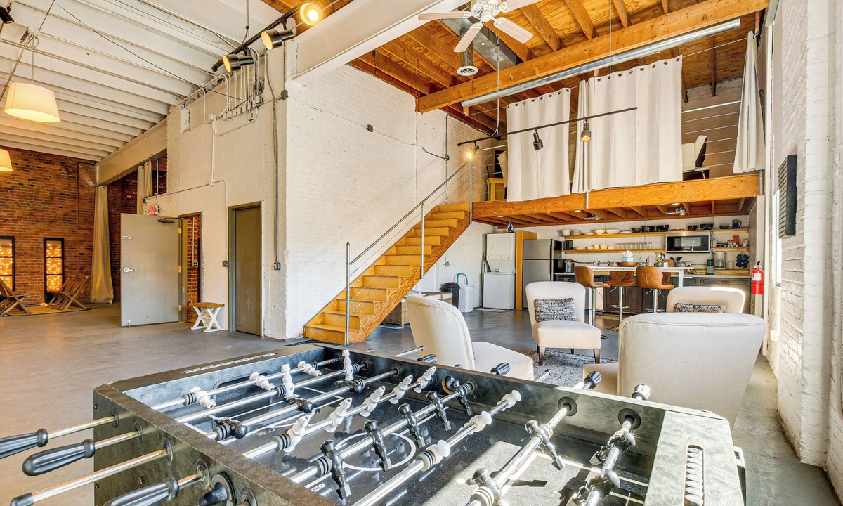 Downtown Toledo Apartment | Walk to Huntington Center: 5,000-Sq-Ft Dtwn Apt