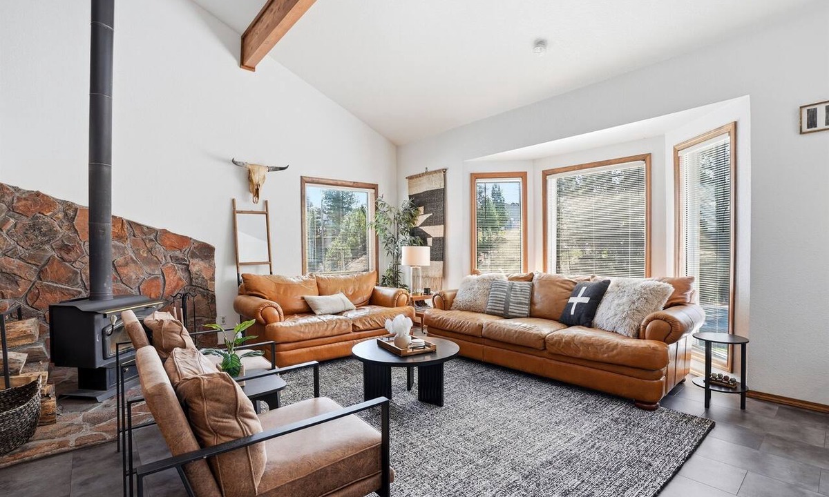 Cascade House | Walk to Lake Cascade/Golf | 5BR Fireplace Retreat