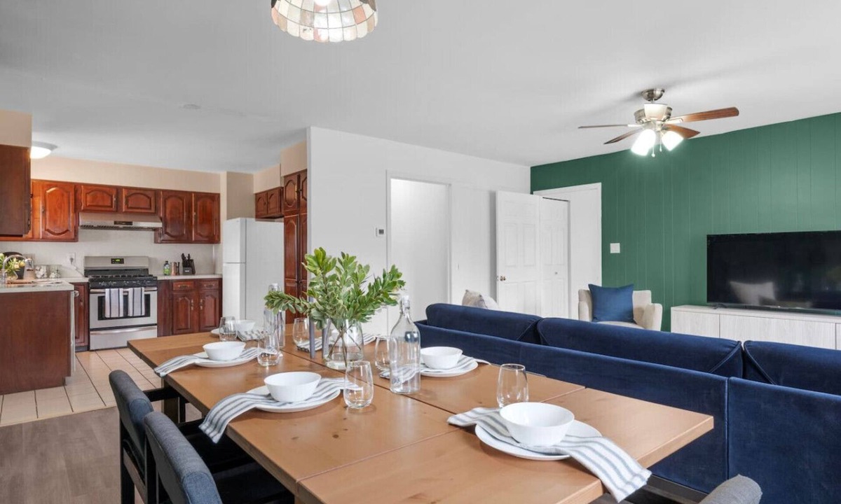 Columbus House | Walk to OSU 4BR Ranch 3 Kings Pet-Friendly