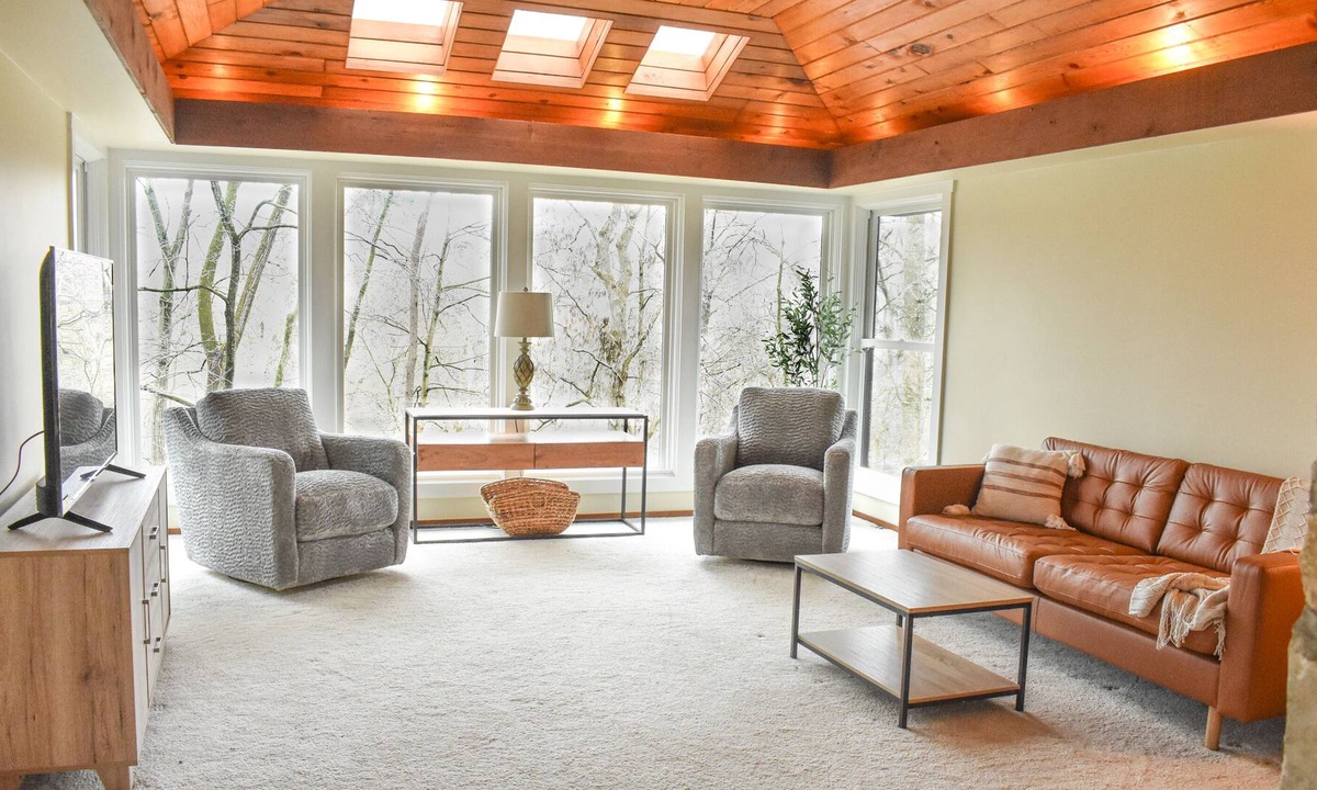 Dublin House | Walking distance to Bridge Park and Old Dublin! Private home on the Scioto River