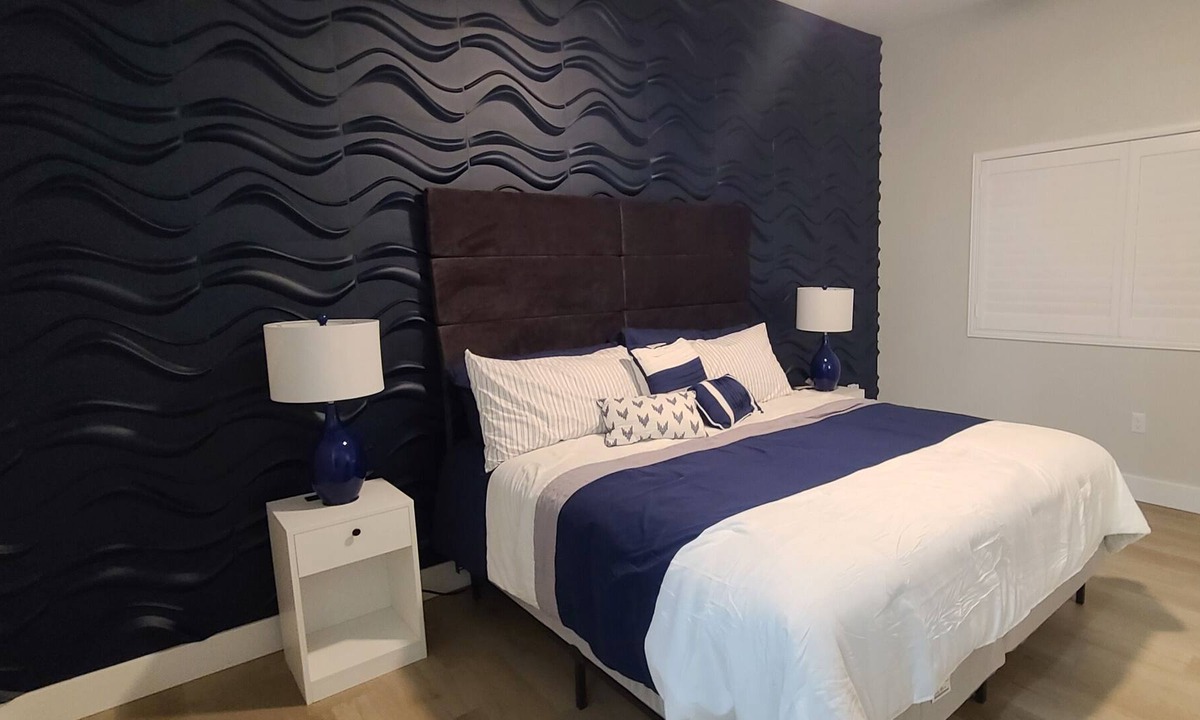Campus Farm Apartment | Walking distance to the St Philip's Plaza