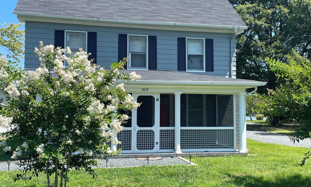 Cambridge Cottage | Waterfront Cottage at Hudson Creek - Cozy Year-Round Retreat
