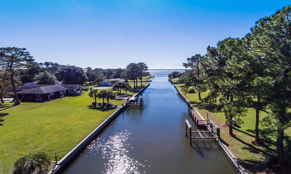 Newport Cottage | Waterfront Cottage w/Deep Water Dock & Boat Ramp-3BR/2BA