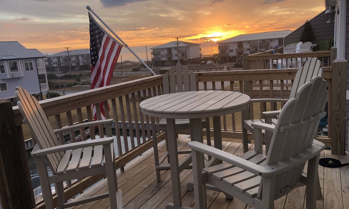 Topsail Beach House | Waterfront Gated Townhome w/pool and walk to Beach. Queens Grant - Marina - Dock