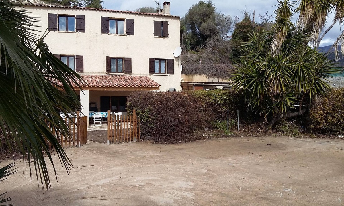 Vico House | WATERFRONT HOUSE ideal for families with children. direct access to the beach.
