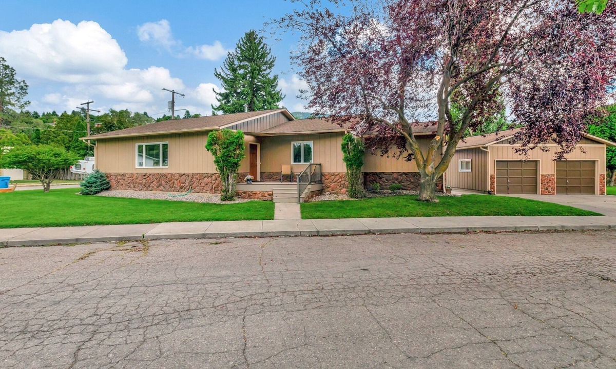 Missoula House | Welcome to your Missoula getaway! A spacious stay near Downtown & the University